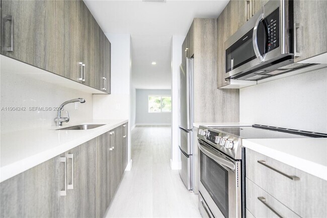 Building Photo - 1850 S Treasure Dr