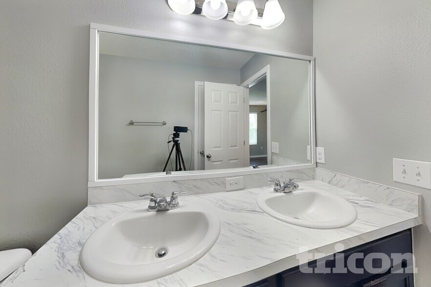 Building Photo - 5414 Angelonia Terrace