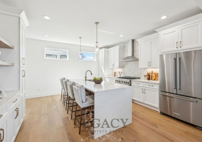 Building Photo - 1019 12th Ave N