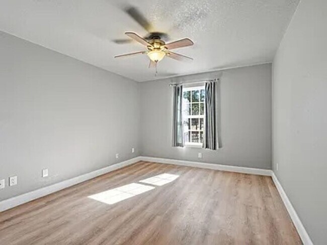 Building Photo - 12 Pintuerero Way