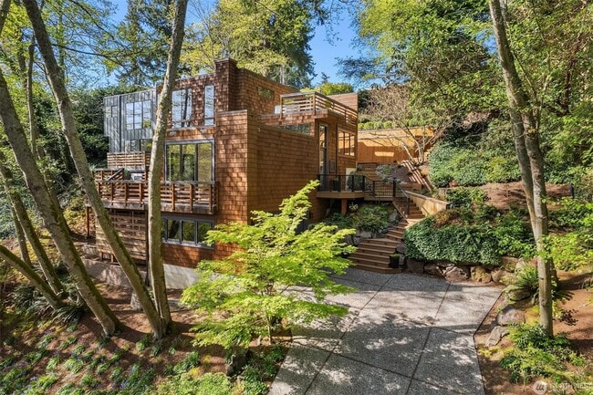 Building Photo - 3bd/2.25ba Edmonds House
