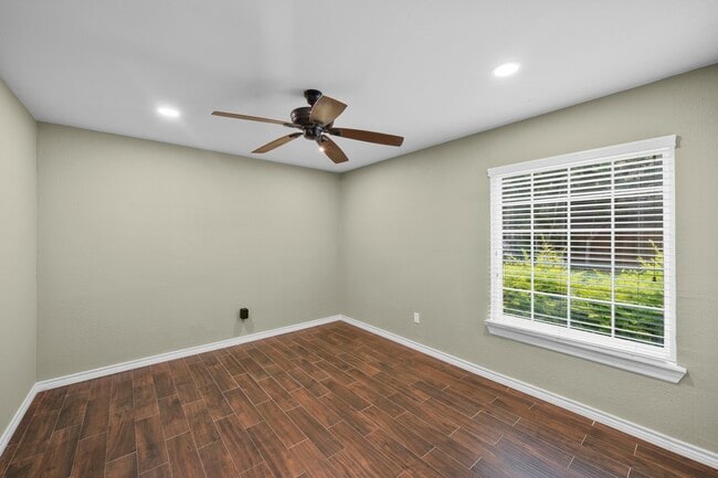 Building Photo - 10519 Fawnview Dr