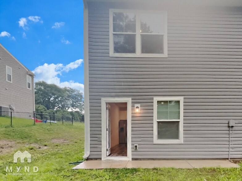 Building Photo - 476 Gray St