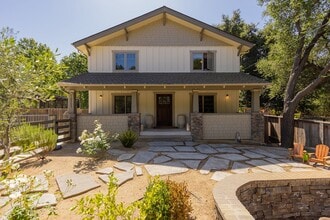 Building Photo - Private Creek Rd Paradise