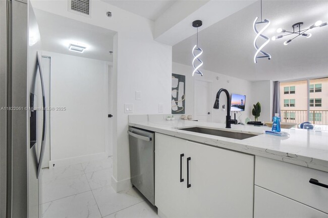 Building Photo - 1200 Brickell Bay Dr