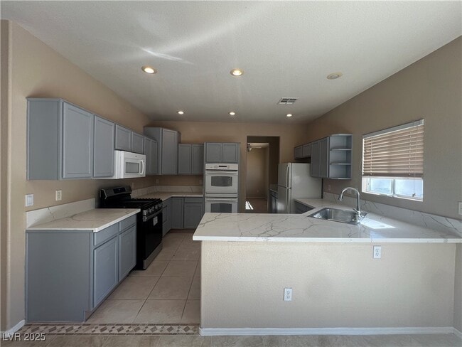 Building Photo - 4429 Rockaway Beach St