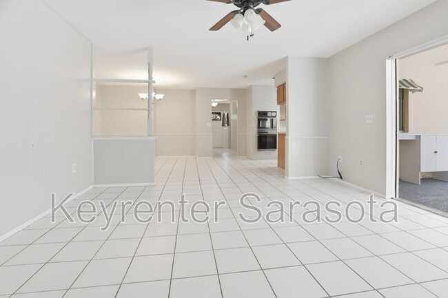 Building Photo - 5645 N Tuttle Ave