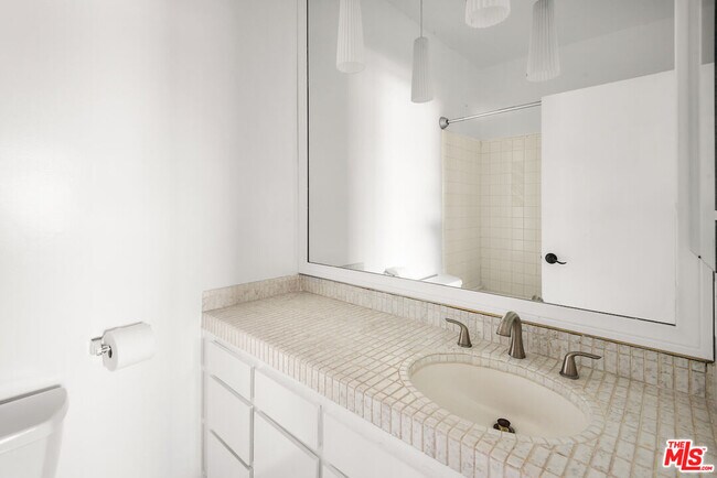 Building Photo - 1944 Glendon Ave