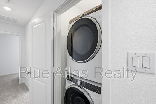 Building Photo - 12196 Steeplechase Dr