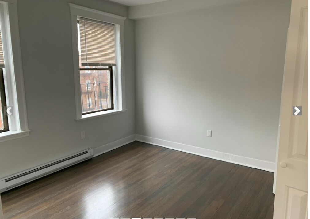 Building Photo - 131 Park Dr