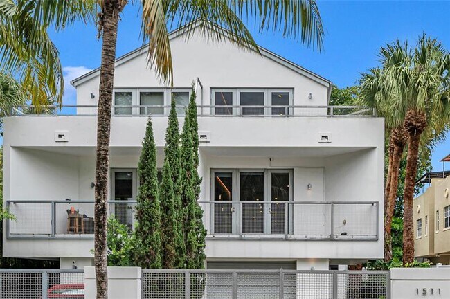 Building Photo - 1511 NE 4th Pl