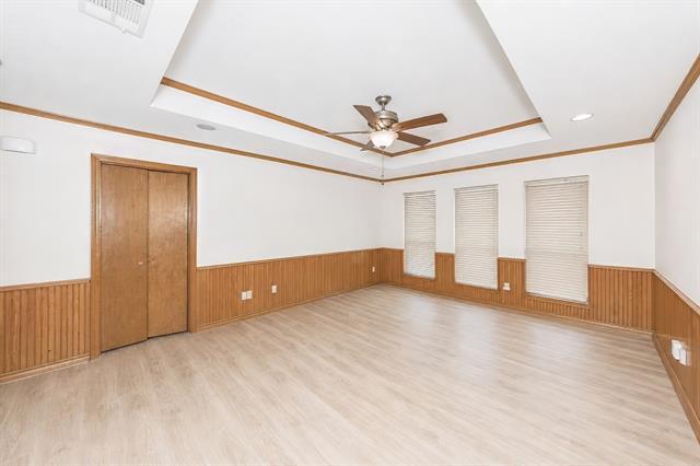 Building Photo - 3141 Oakdale Dr