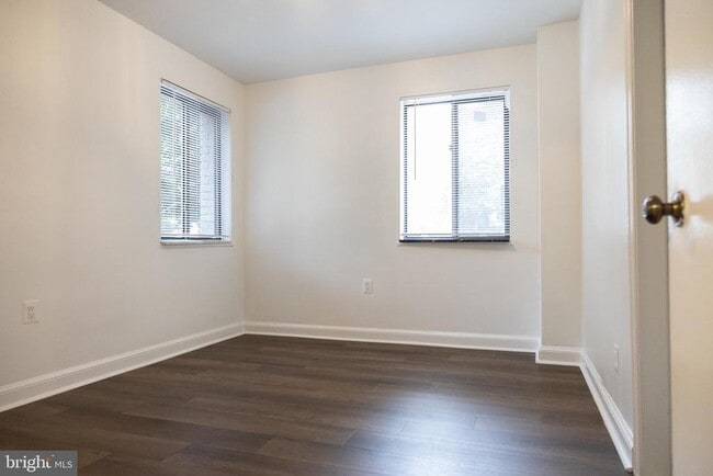 Building Photo - 3815 Davis Pl NW