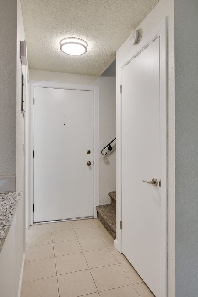Building Photo - Crestline Triplex
