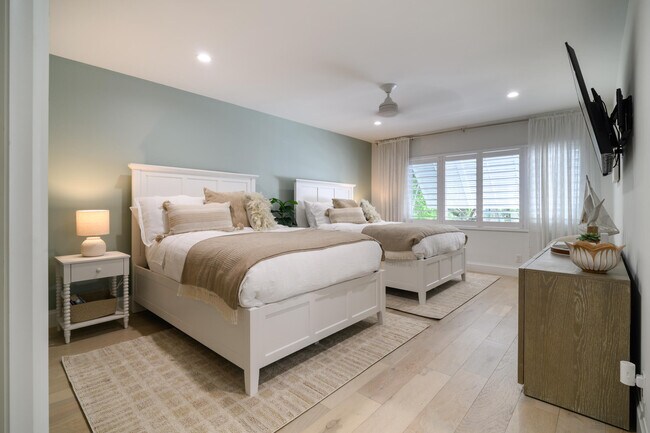 Building Photo - 5246 Boca Marina Cir S