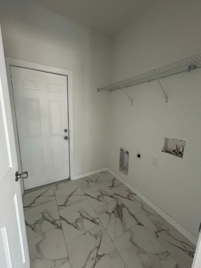 Building Photo - SPACIOUS 4 BEDROOM- 2 BATHROOM RETREAT IN BEAUTIFUL LAKE PLACID