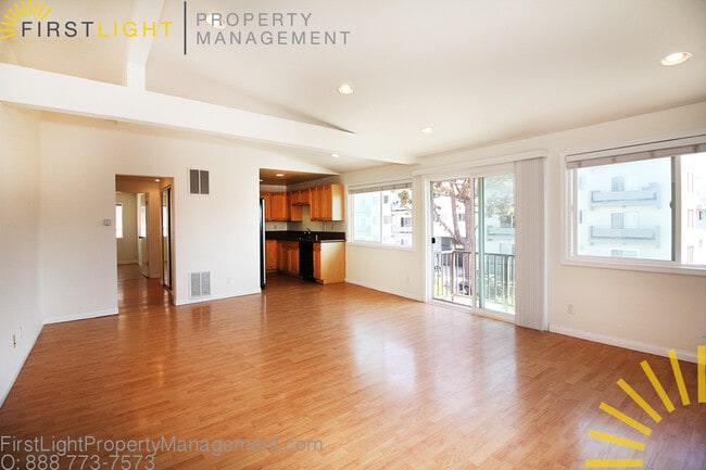 Building Photo - 503 Avenue G - Ave