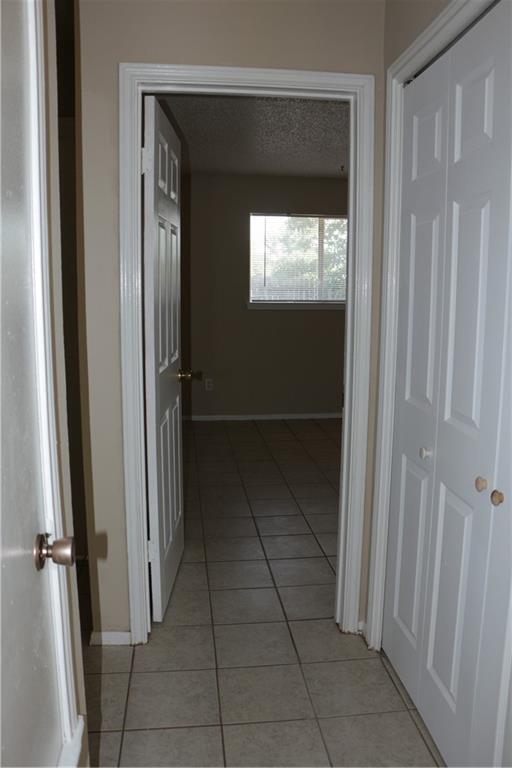 Building Photo - 4003 Stonebridge Dr