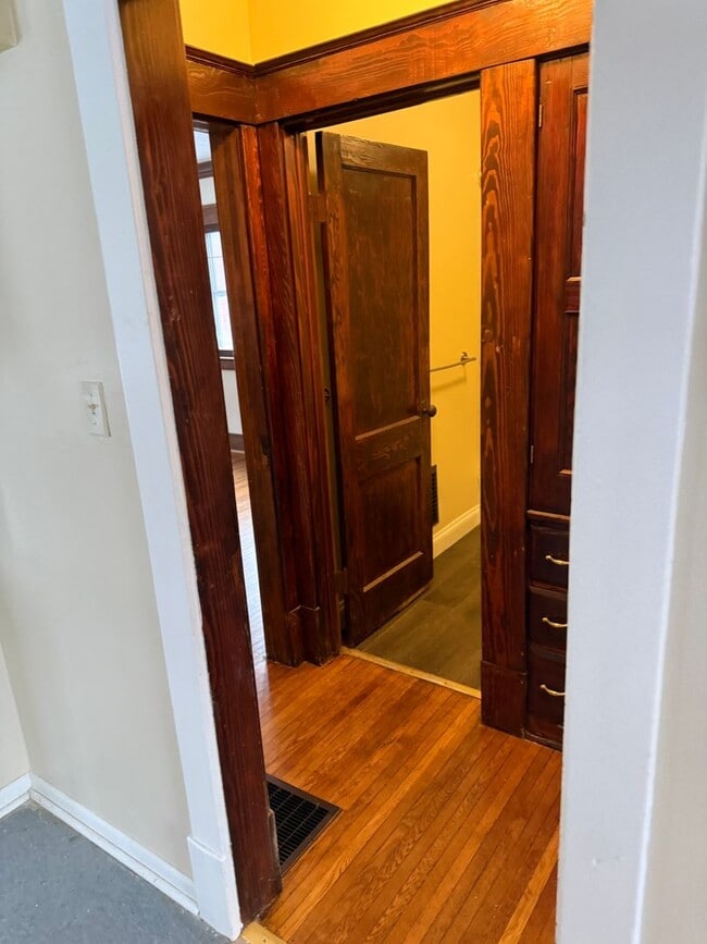 Building Photo - BEAUTIFUL SINGLE FAMILY MOVE-IN READY!!!