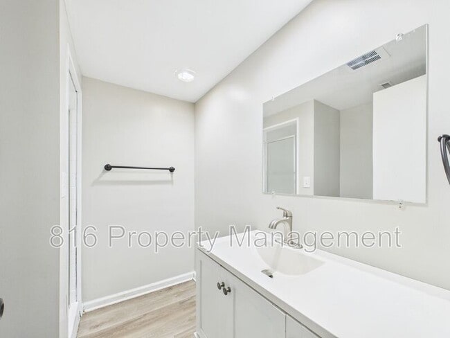 Building Photo - 3233 Shady Bend Dr