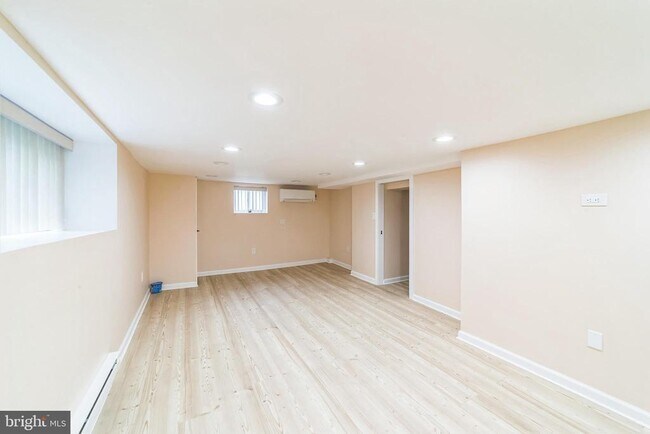 Building Photo - 23 E Elm St