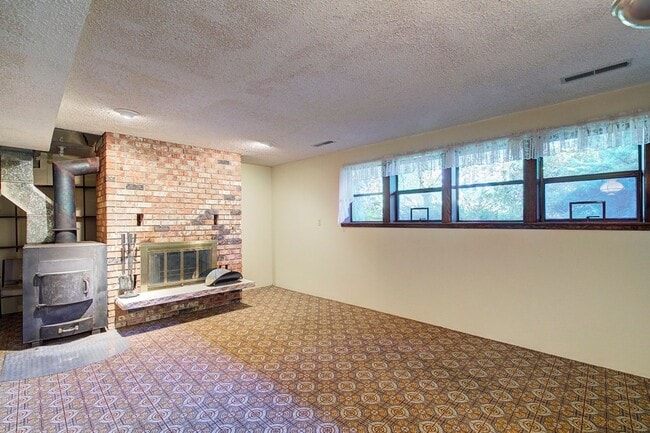 Building Photo - 3Bd/2.75Ba Maple Valley House