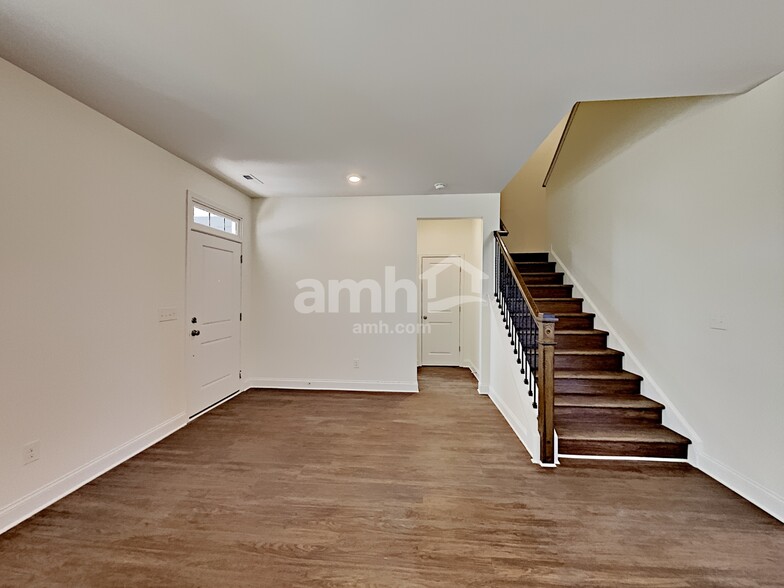 Building Photo - 215 Stowe Rd