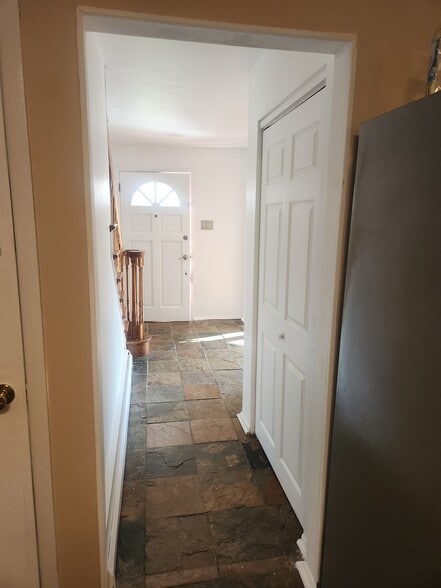 Building Photo - 662 Parmentier Rd