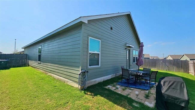 Building Photo - 13400 Banquete St