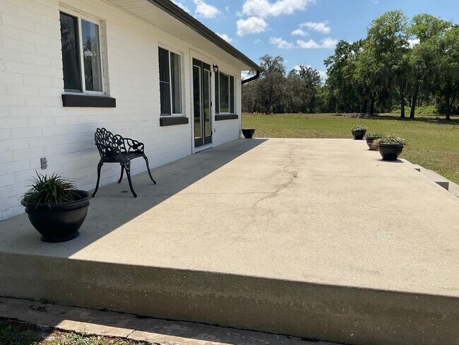 Building Photo - Lake view is quiet