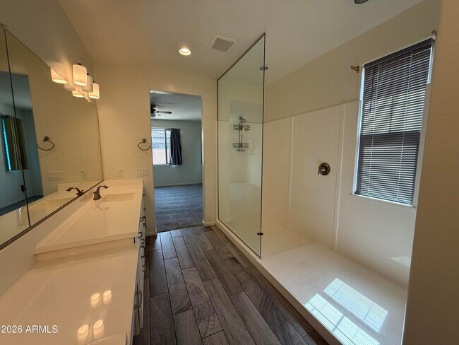Building Photo - 263 E Lantana Dr