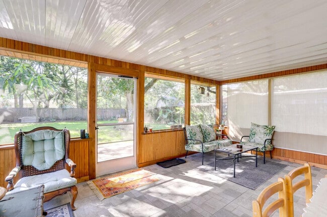 Building Photo - 12 S Arcturas Ave