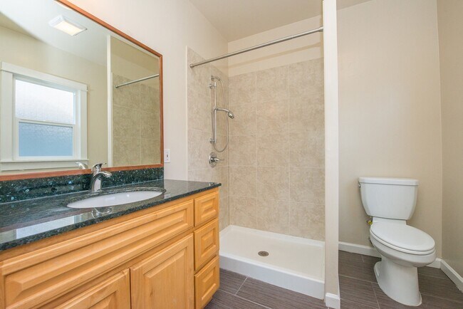 Building Photo - 1425 Walnut St