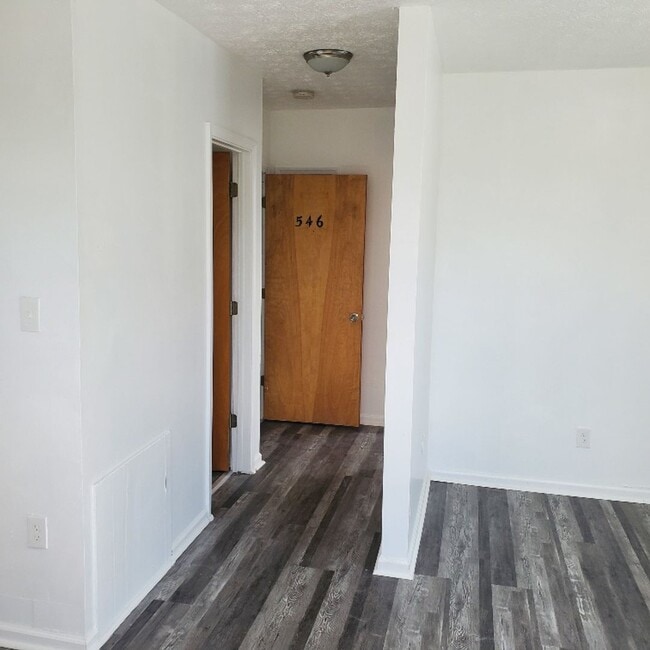 Building Photo - 1BDRM APARTMENT FOR RENT