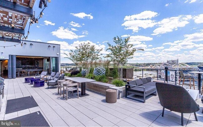 Building Photo - 70 N Street SE Unit 913