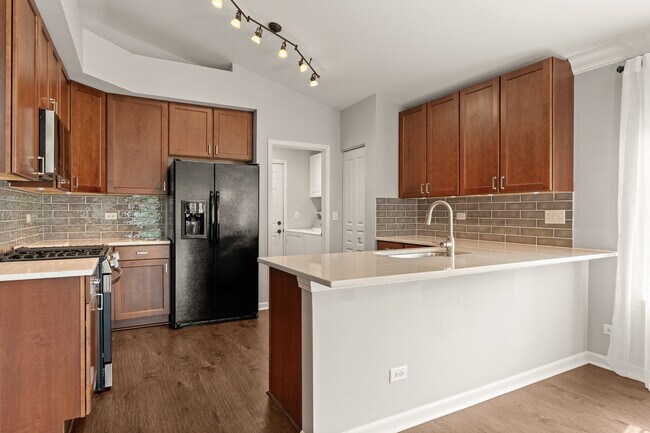Building Photo - 1009 Birchwood Dr