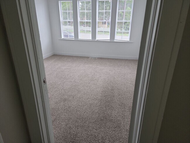 Building Photo - Completely Remodeled Cottage style home fo...
