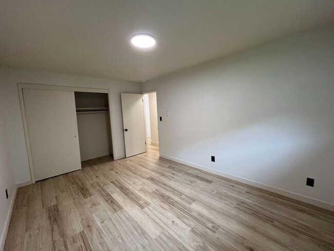 Building Photo - Lovely Apartment in Sehome