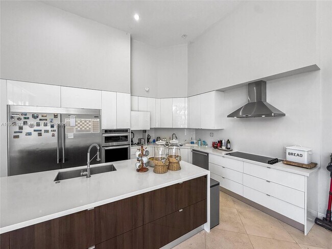 Building Photo - 2514 Poinciana Dr