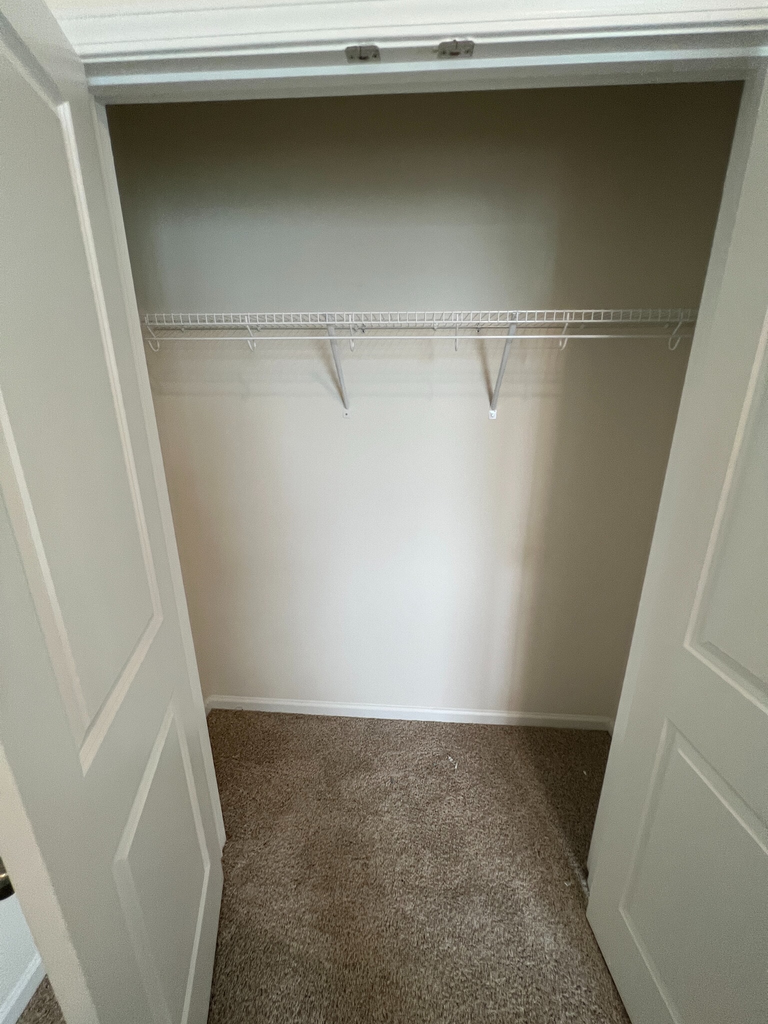 Building Photo - Room in Townhome on Diamond Dove Ln