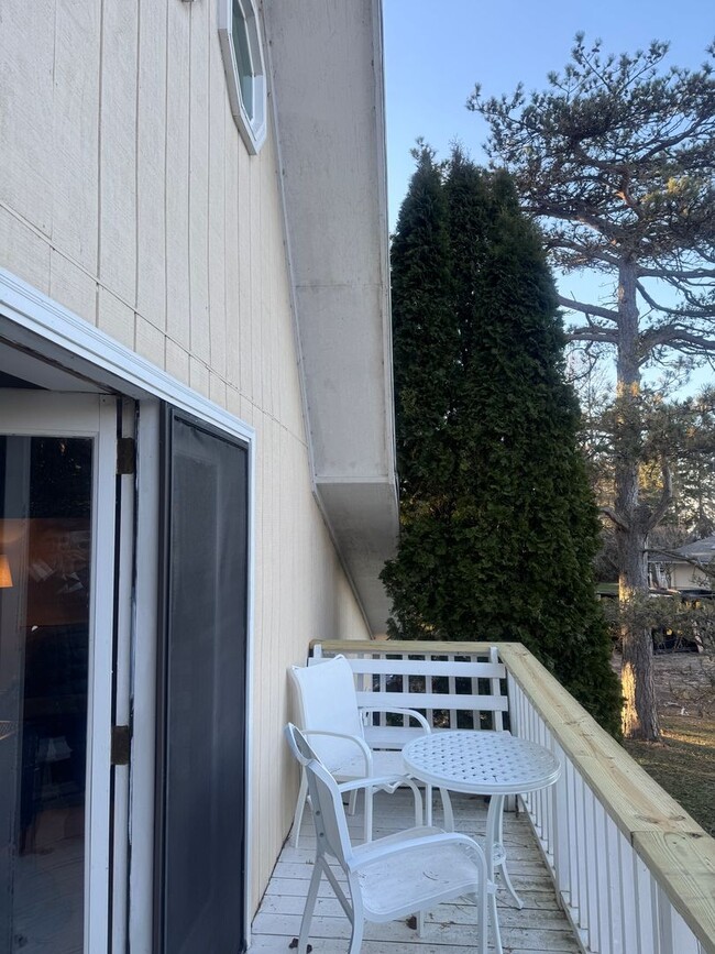 Building Photo - Renovated Spectacular Lakefront Carriage H...