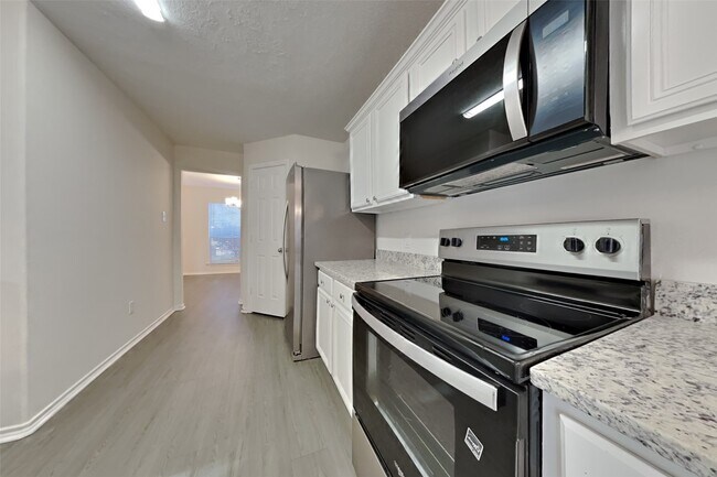 Building Photo - 18114 Stone Trail Manor Dr