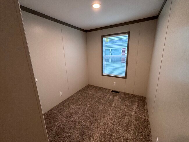 Building Photo - 396 Sterling Dr