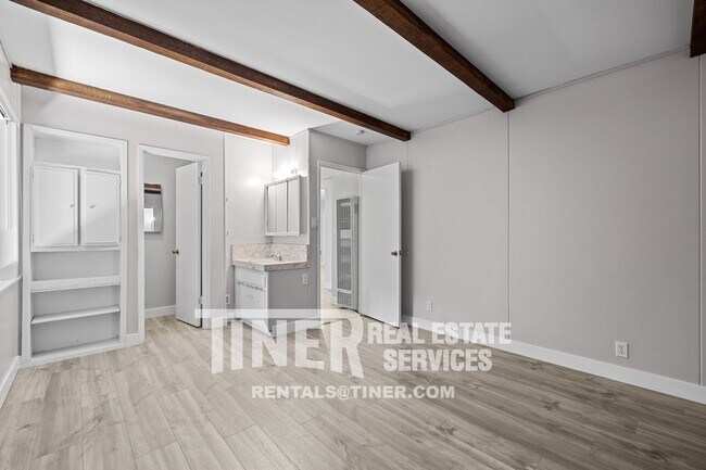 Building Photo - 7851 Winding Way