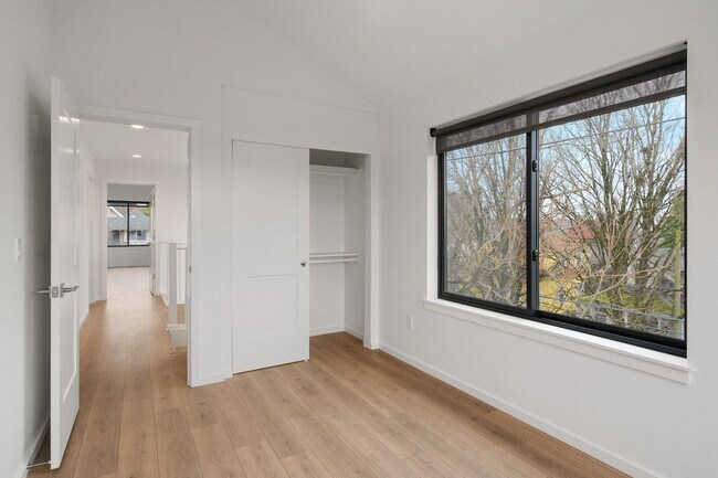 Building Photo - 186 NE Stanton St