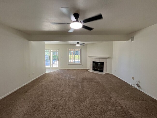 Building Photo - MOUNTAIN VIEWS!! Newbury Park 4+2.5 w/family rm, 2 fireplaces, cul-de-sac!