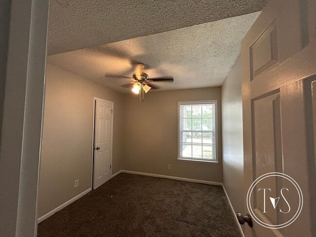 Building Photo - 528 Ashmore Rd