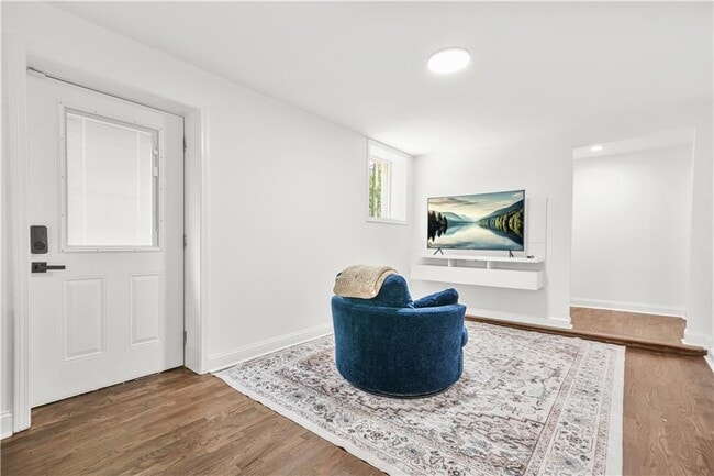 Building Photo - 2430 Hanford Dr SW