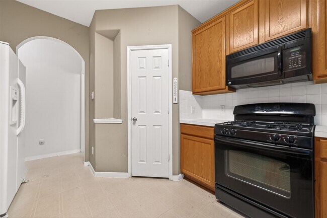 Building Photo - 14744 Branchwest Dr