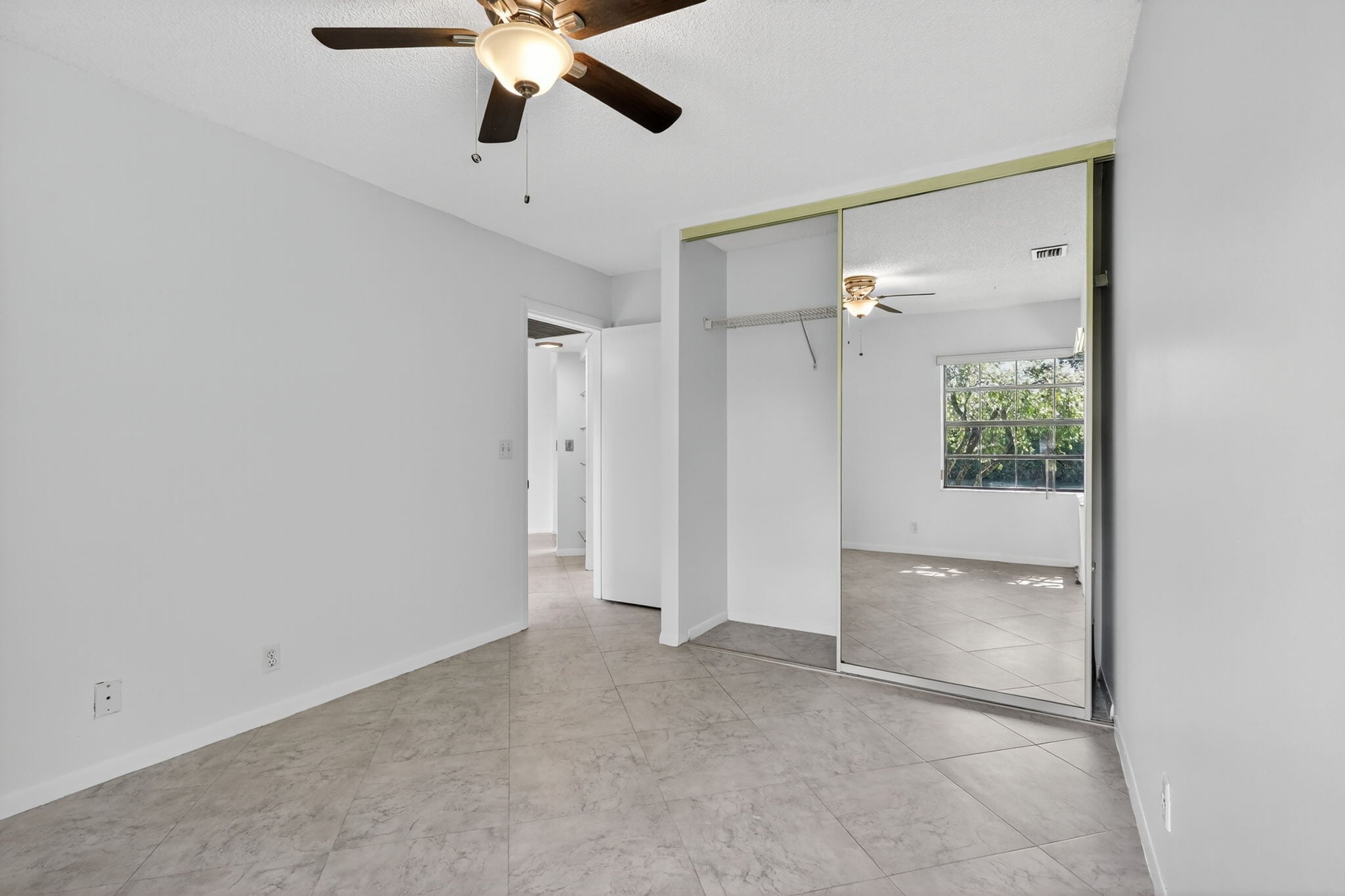 Building Photo - 5475 Verona Dr